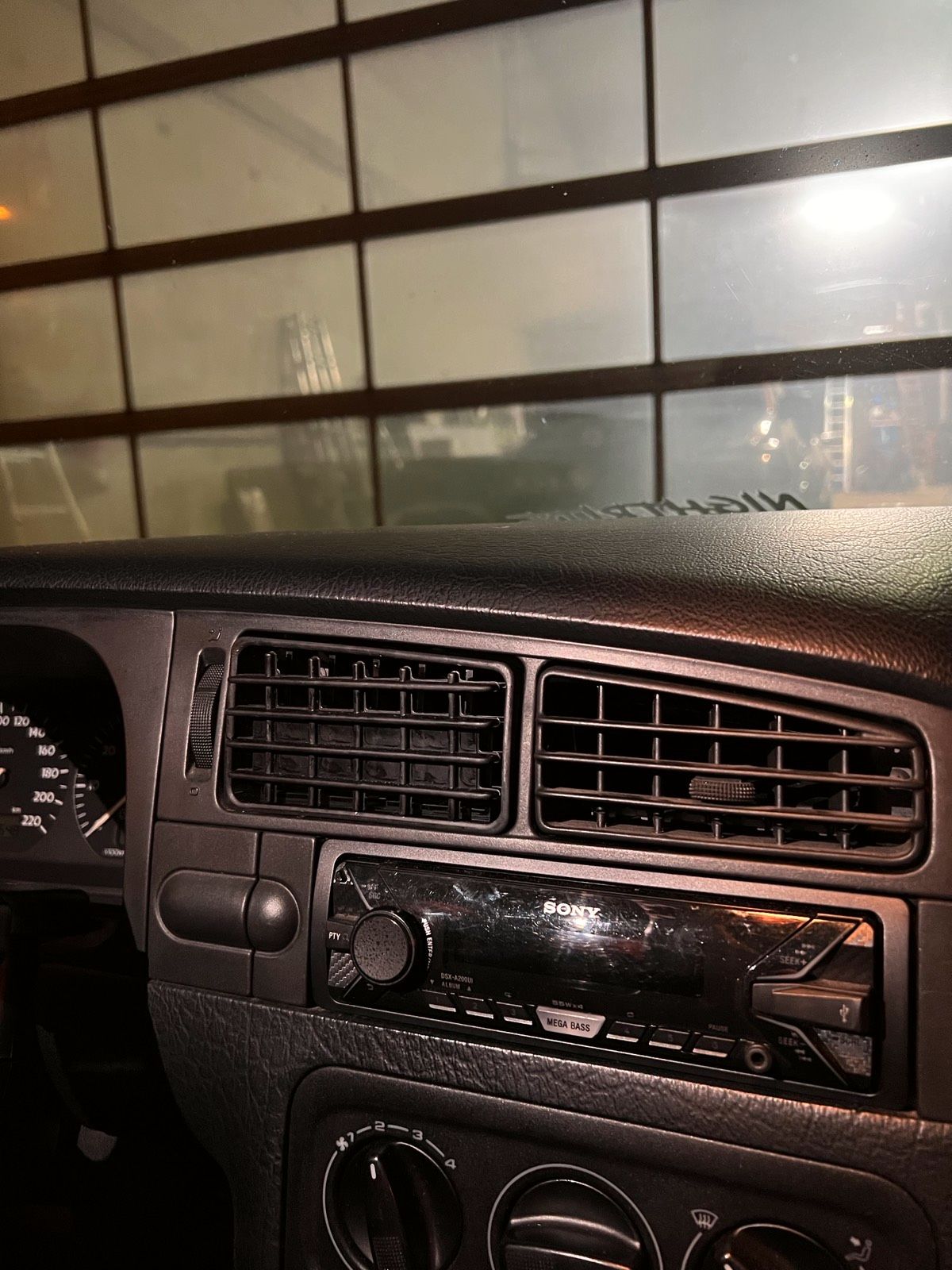 VW Golf 3 (Mk3) Getränkehalter – Komplett Einbaufertig